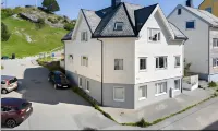 Wonderfully Located, 2bedroom, Balcony Hotels in Skjong