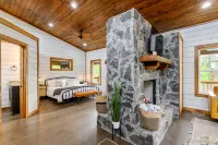 Black Bear Den Hotels in McCurtain County