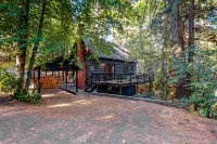 Dog-friendly cabin near lake with large deck and great location