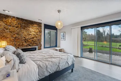 Sprawling Yard and Vintage Charm - Charming Golfside Retreat