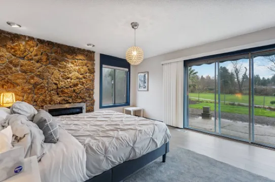 Sprawling Yard and Vintage Charm - Charming Golfside Retreat