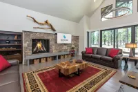 Private Hot Tub and Scenic Forest Views - Charming Luxury Haven