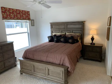 Charming Retreat with Gas Golf Cart and BBQ Grill - Beautiful Oasis