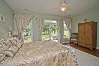 Golf Course Views and Outdoor Oasis - Charming Family Retreat