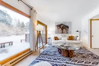 The Deer Den Hotel dekat Jackson Lake