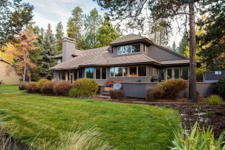 Gourmet Kitchen and Private Hot Tub - Stunning Family Retreat