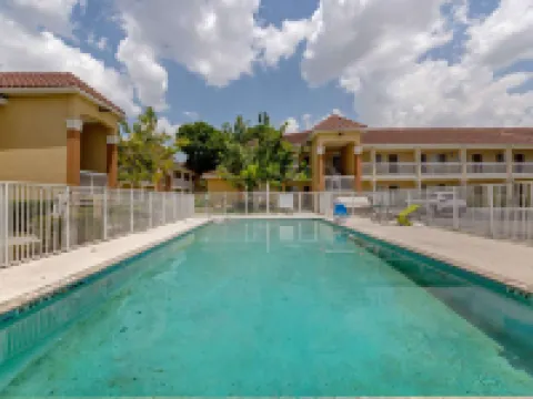 เอ็กซ์เทนเด็ดสเตย์ อเมริกา สวีท สนามบินไมอามี โดราล โรงแรมในดอรัล