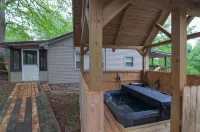 Cozy cabin with 3 bedrooms and WiFi, peaceful Nancy