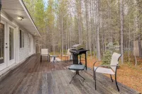 Delightful 3 bedroom cabin just 32 miles from YNP on Bills Island