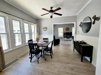 Lake Views and Beach Access - Charming Cape Cod Cottage Retreat فنادق في بورت كلينتون