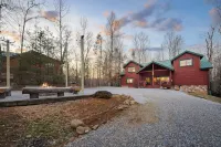 Private Heated Indoor Pool and Arcade Games - Stunning Cabin Retreat Hôtels à : Cosby