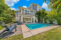 Heated Pool and Outdoor Lounge - Charming Island Retreat