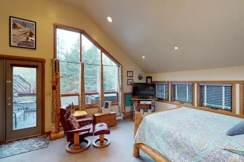 Studio with private hot tub, WiFI, & tranquil glacier views Hotels in Girdwood