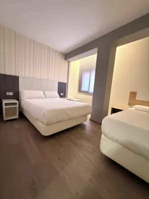 Hostal Cama del Mar Hotels near Oceanogràfic València