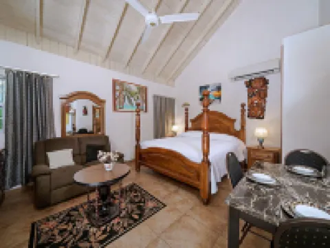 Beach House Condos, Negril โรงแรมในเนกริล