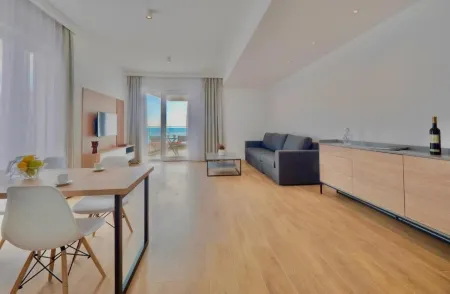 Two Bedroom Apartment with Sea View Jake