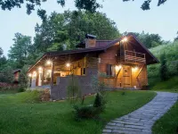 Amazing Chalet with Private Garden, Hot Tub, Sauna, Great Location by the River