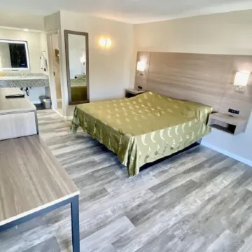 Brentwood Inn & Suites