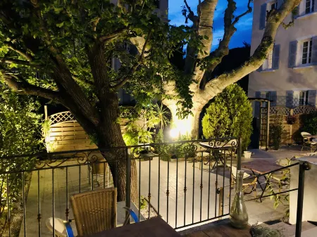 Hôtel du Parc Отели в г. Монфера