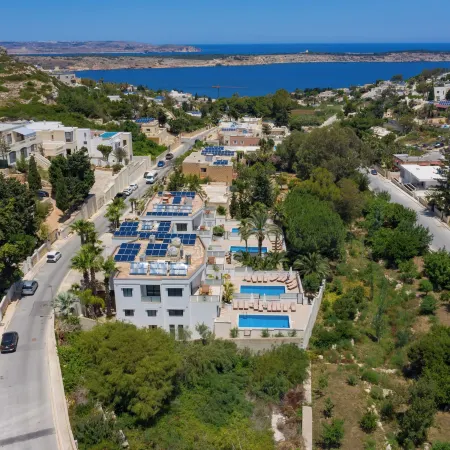 B Holiday Villas Mellieha Отели рядом с достопримечательностью «Пляж Голден-Бэй»