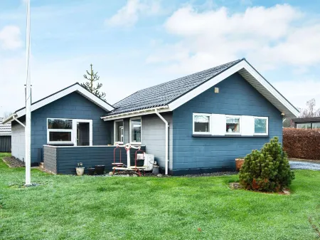 6 Person Holiday Home in Juelsminde by Traum