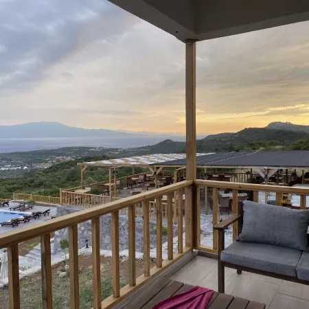 Assos Karadut Tas Hotel