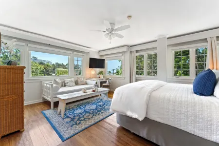 Channel Road Inn, A Four Sisters Inn Отели рядом с достопримечательностью «Eames House»