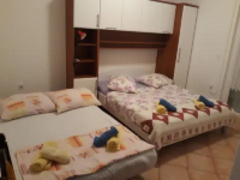 Charming Palit Kroatien Holiday House with Garden Hoteles en Palit