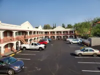 Night Inn - parking