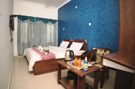 Hotel Holiday Comfort - 800 MTS from Jallianwala Bagh