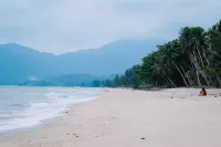 坤儂金色海灘飯店 - 海滩