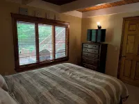 Beautiful Chalet Style Home with Seasonal Mountains Views in North Conway, NH