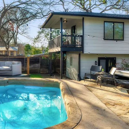 Luxury Zilker Home Pool Hot Tub Kitchen