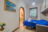 Villa Alberti 900m from Garda Lake
