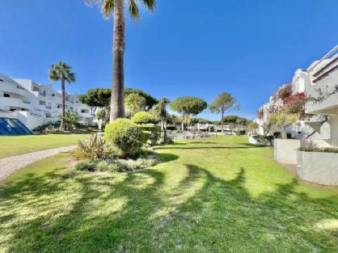 Albufeira Balaia Golf Vilage 4 with Pool by Homing Hotels near Praia da Balaia