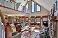 Cortina Mountain Chalet - Outdoor Hot Tub - Close to Pico and Killington Mountains 3 Bedroom Home