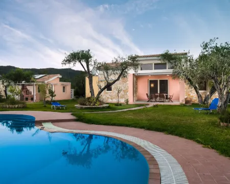 Three Stars Luxury Villas Hotels in Moraitika