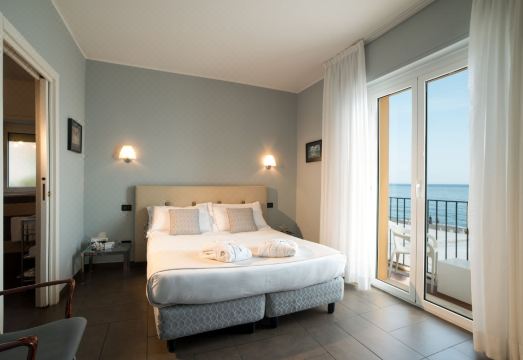 알바트로스 바리고티 호텔 외관 또는 객실 전망