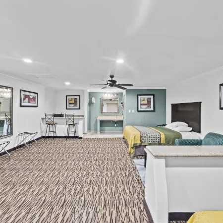 Super 8 by Wyndham McAllen/Downtown/La Plaza Mall