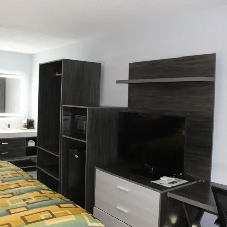 Douglas Inn & Suites