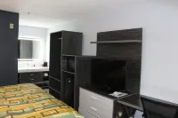 Douglas Inn & Suites Hotels in Cleveland
