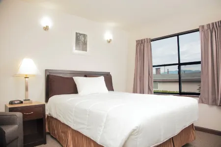 Happy Day Inn Отели рядом с достопримечательностью «Университет Саймона Фрезера»