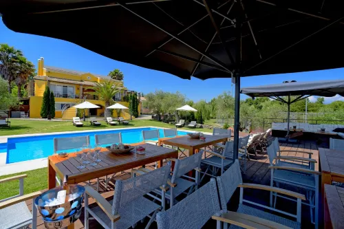 Beautiful 9-Bed Villa in Gouvia with Tennis Court - 4-Sterne