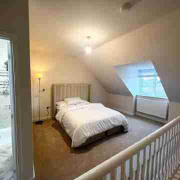 3-Bed House Sleeps 5 Free Parking Rooms