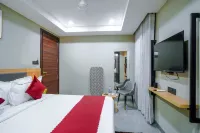 Saltstayz Select - Golf Course Road & Sector 57