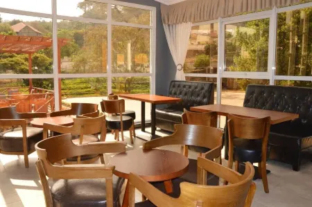 Hotel Desderia Отели в г. Мбея