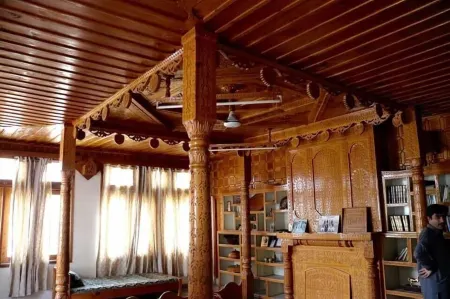 Chitral Guest House Отели в г. Читрал