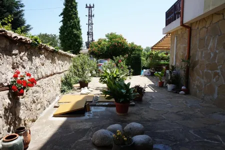 Margarita Hotel Отели рядом с достопримечательностью «Приморский парк»