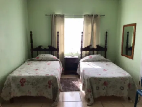 Beautiful 2-Bed Apartment in Sunny Jamaica Hotels in 