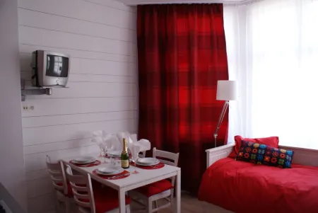 App le Lavandou Отели рядом с достопримечательностью «Plopsaland De Panne»